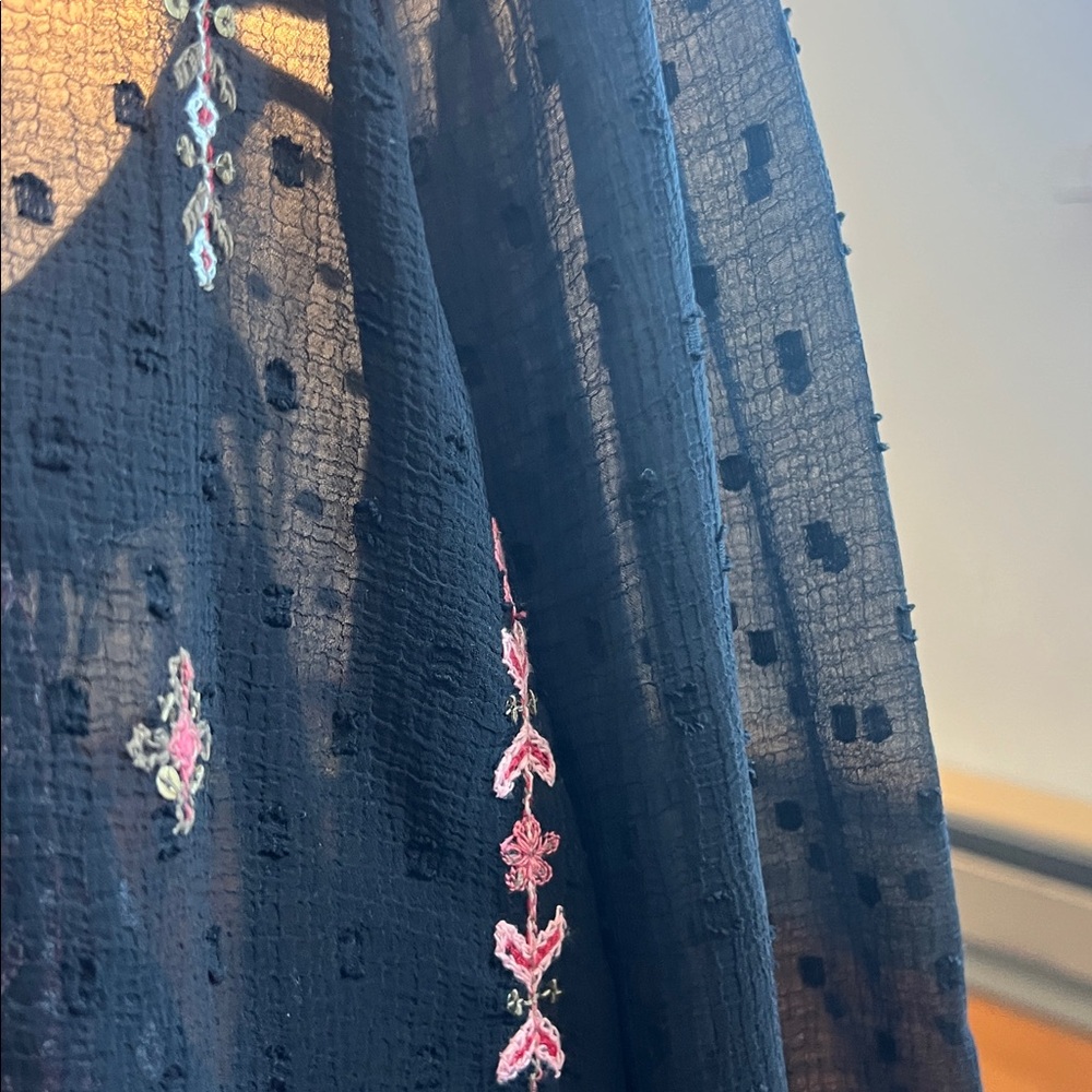Zara Black Top with Pink Embroidery Detail - Picture 3 of 8